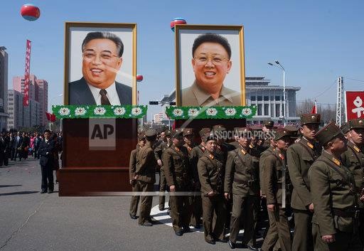 Anh: Ong Kim Jong-un cuoi tuoi trong le khanh thanh khu pho moi-Hinh-10